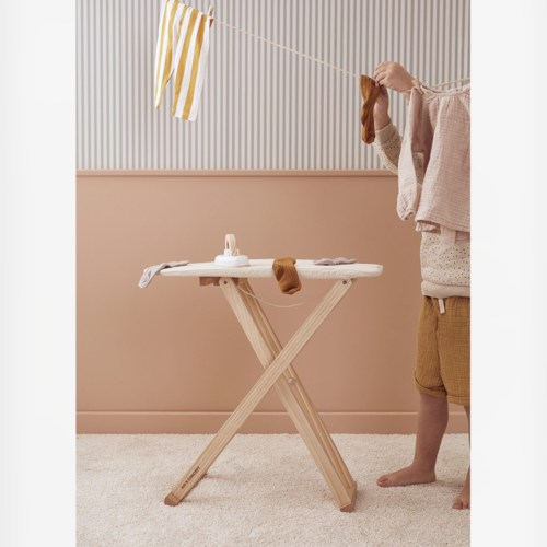 Ξύλινο-σετ-παιχνιδιού-με-σιδερώστρα-Bistrot -kids concept