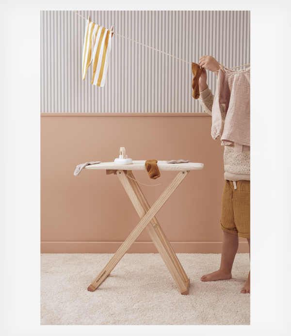 Ξύλινο-σετ-παιχνιδιού-με-σιδερώστρα-Bistrot -kids concept